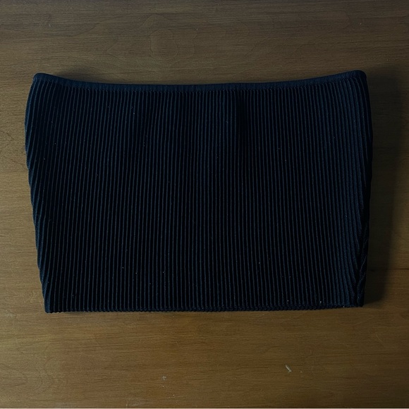 Small Babaton Sculpt Knit cropped tube top - ribbed - Aritzia - Picture 3 of 3